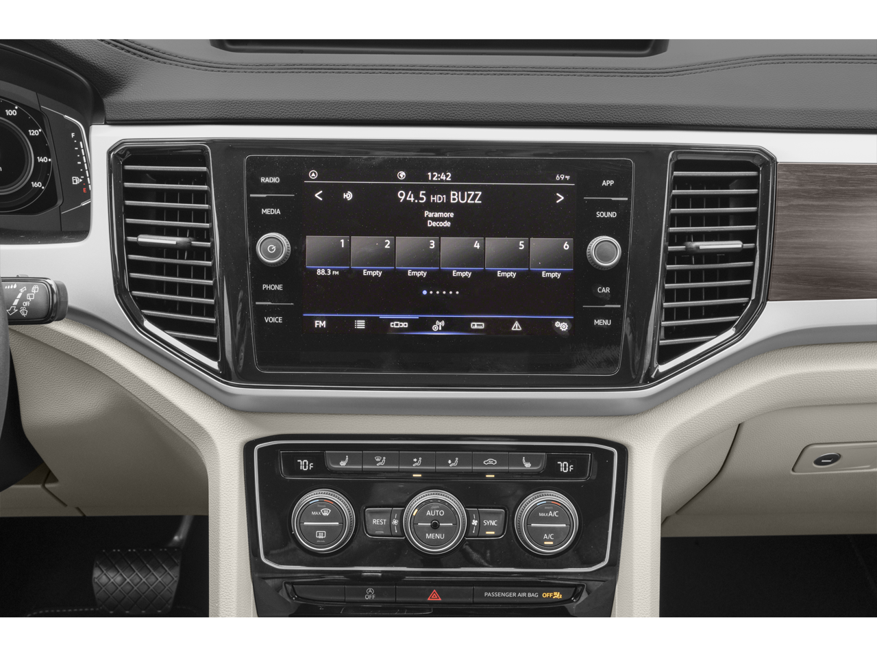 2023 Volkswagen Atlas SE Technology photo 3