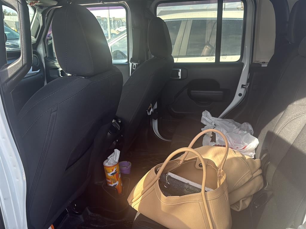 2022 Jeep GLADIATOR Base