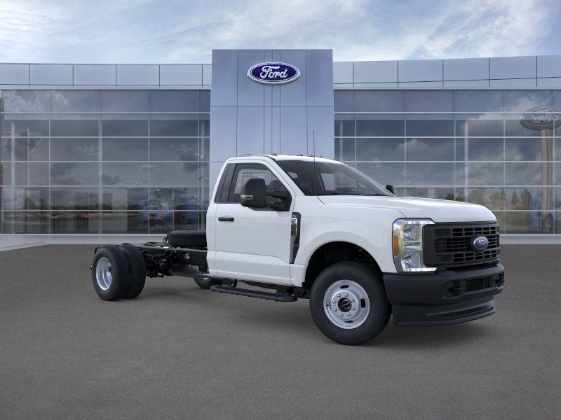2025 Ford Super Duty F-350 (DRW) XL