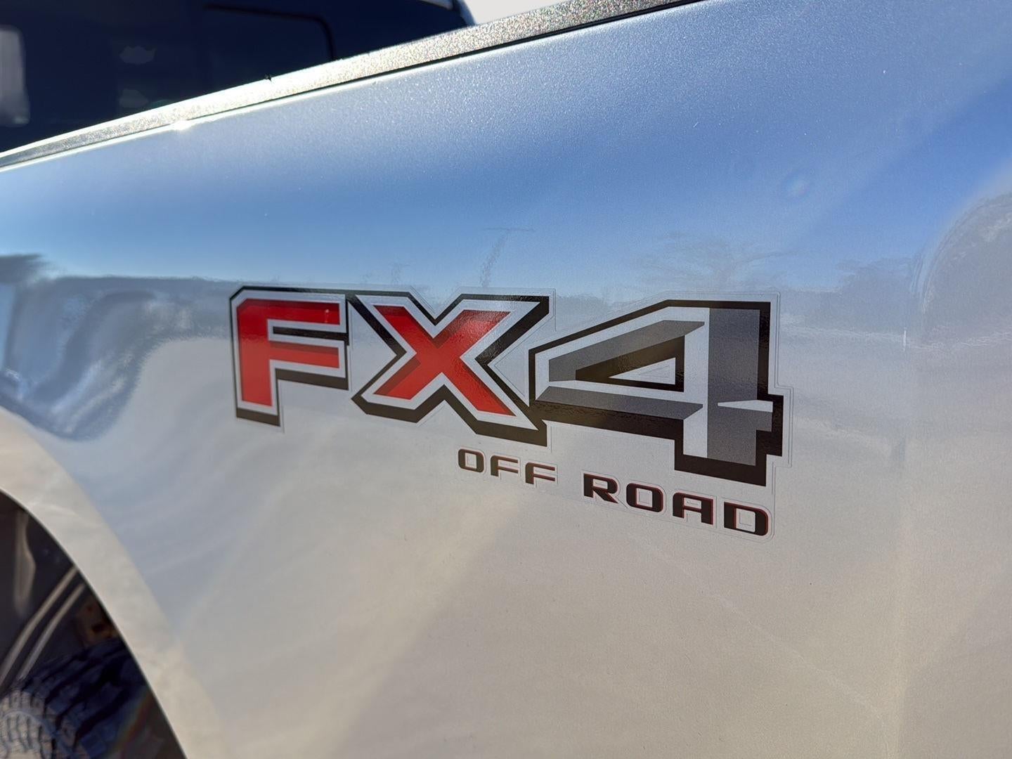 2023 Ford SUPER DUTY F-250 SRW LARIAT 4WD CREW CAB 6.75'