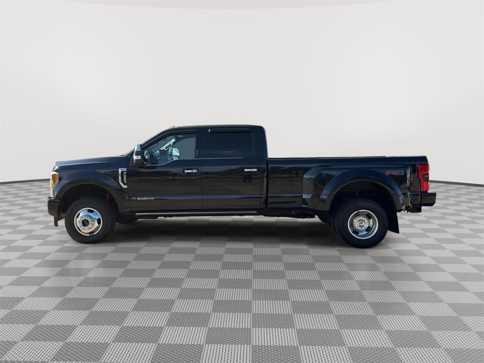 2017 Ford Super Duty F-350 (DRW) Platinum