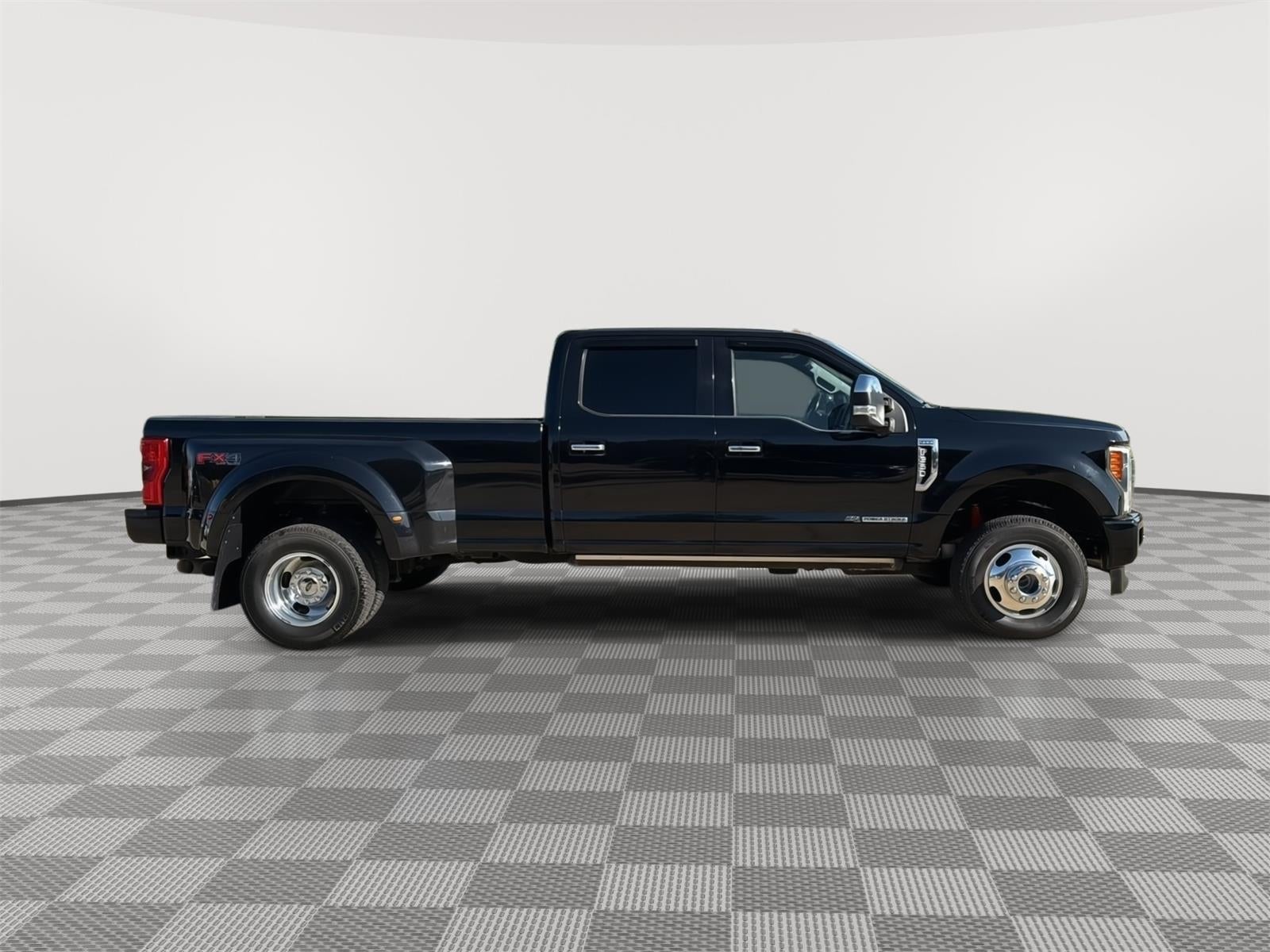 2017 Ford Super Duty F-350 (DRW) Platinum
