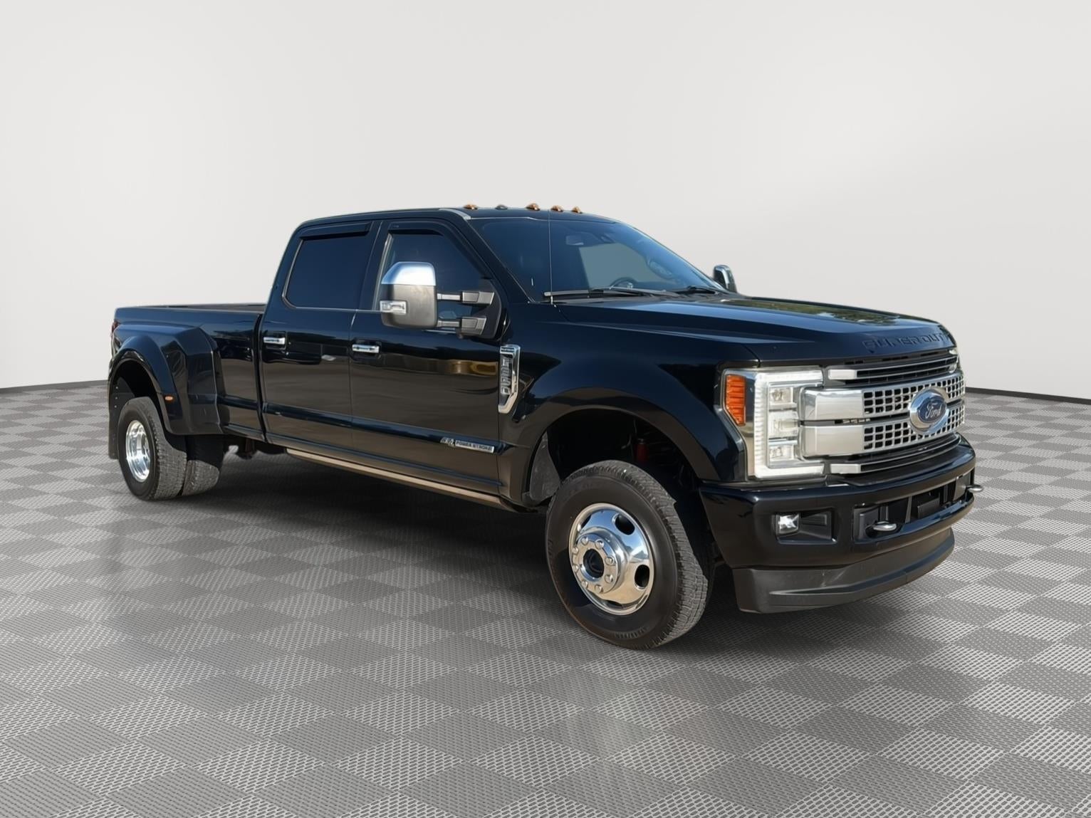 2017 Ford Super Duty F-350 (DRW) Platinum