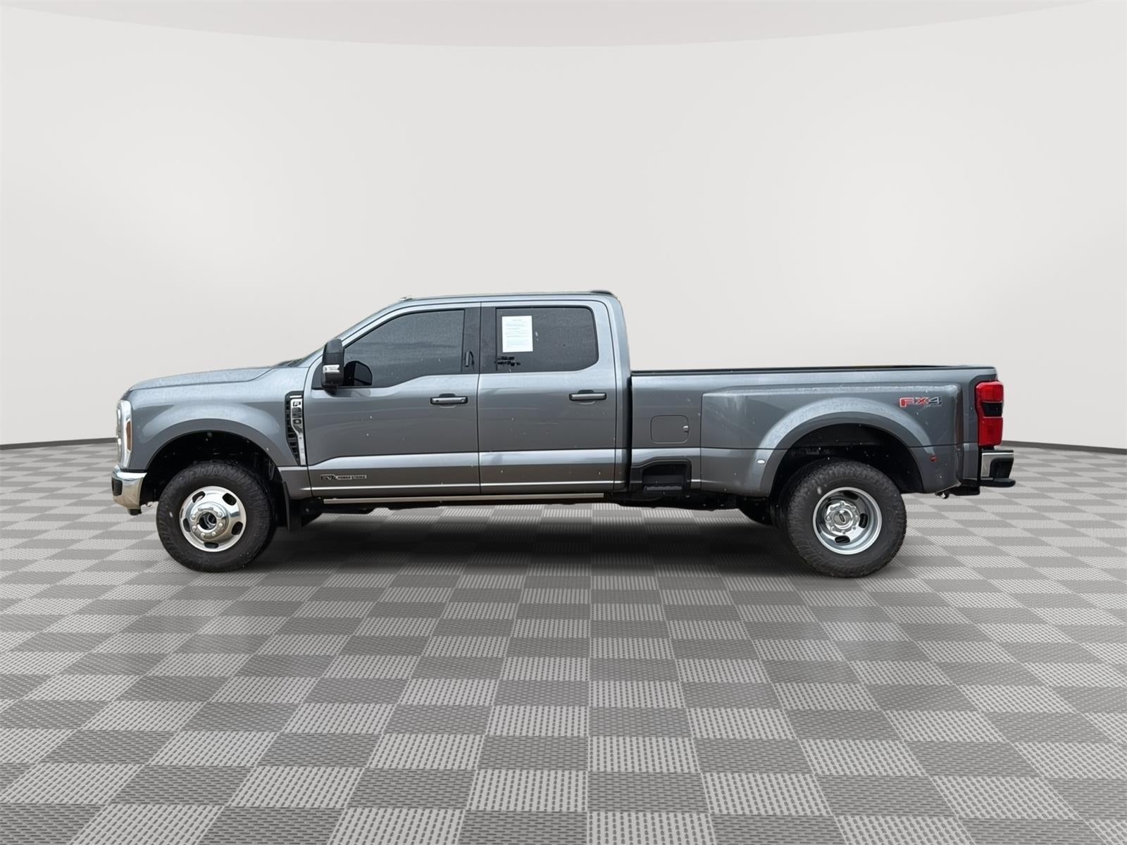 2024 Ford Super Duty F-350 (DRW) LARIAT