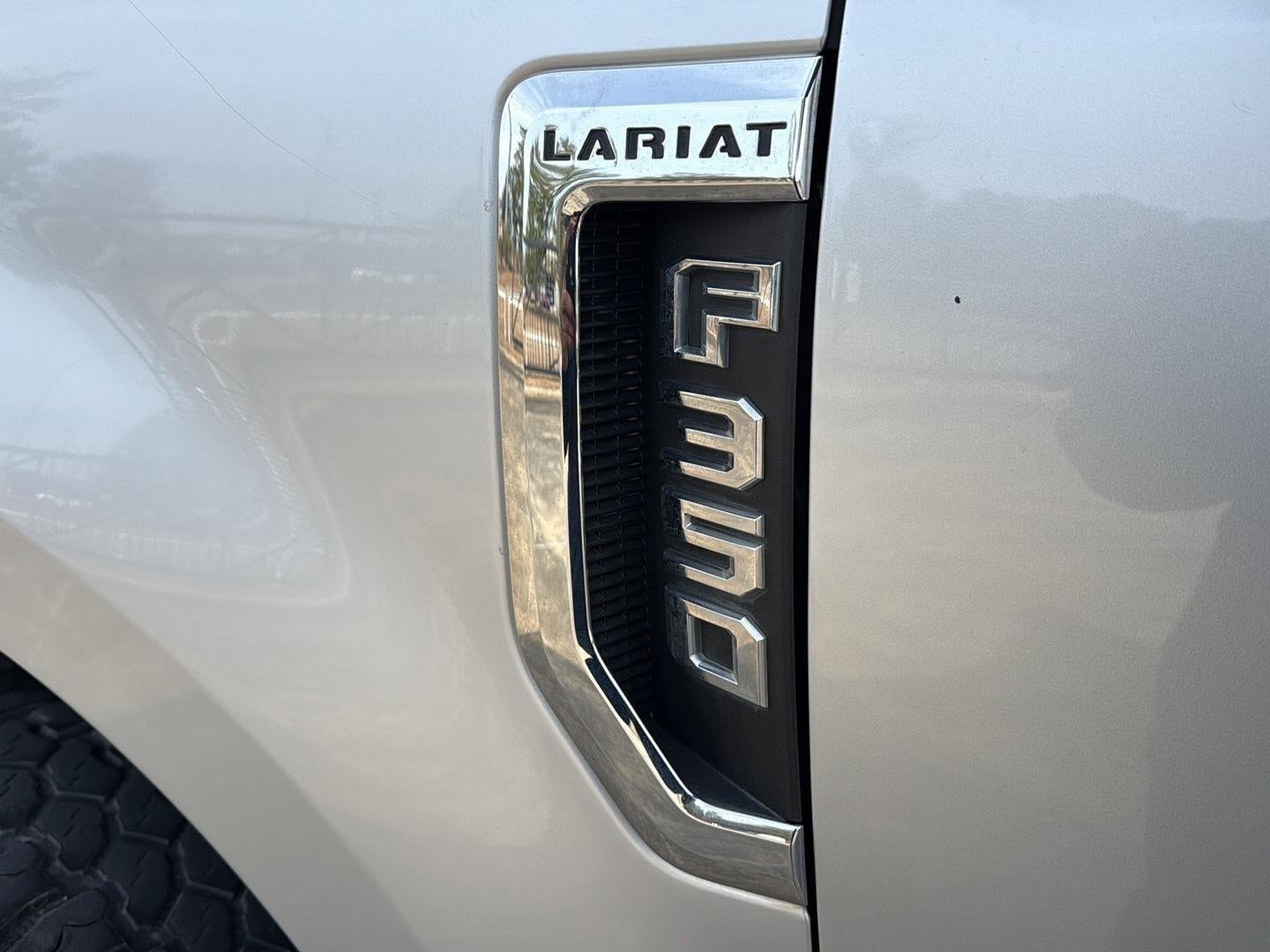 2017 Ford Super Duty F-350 (DRW) Lariat