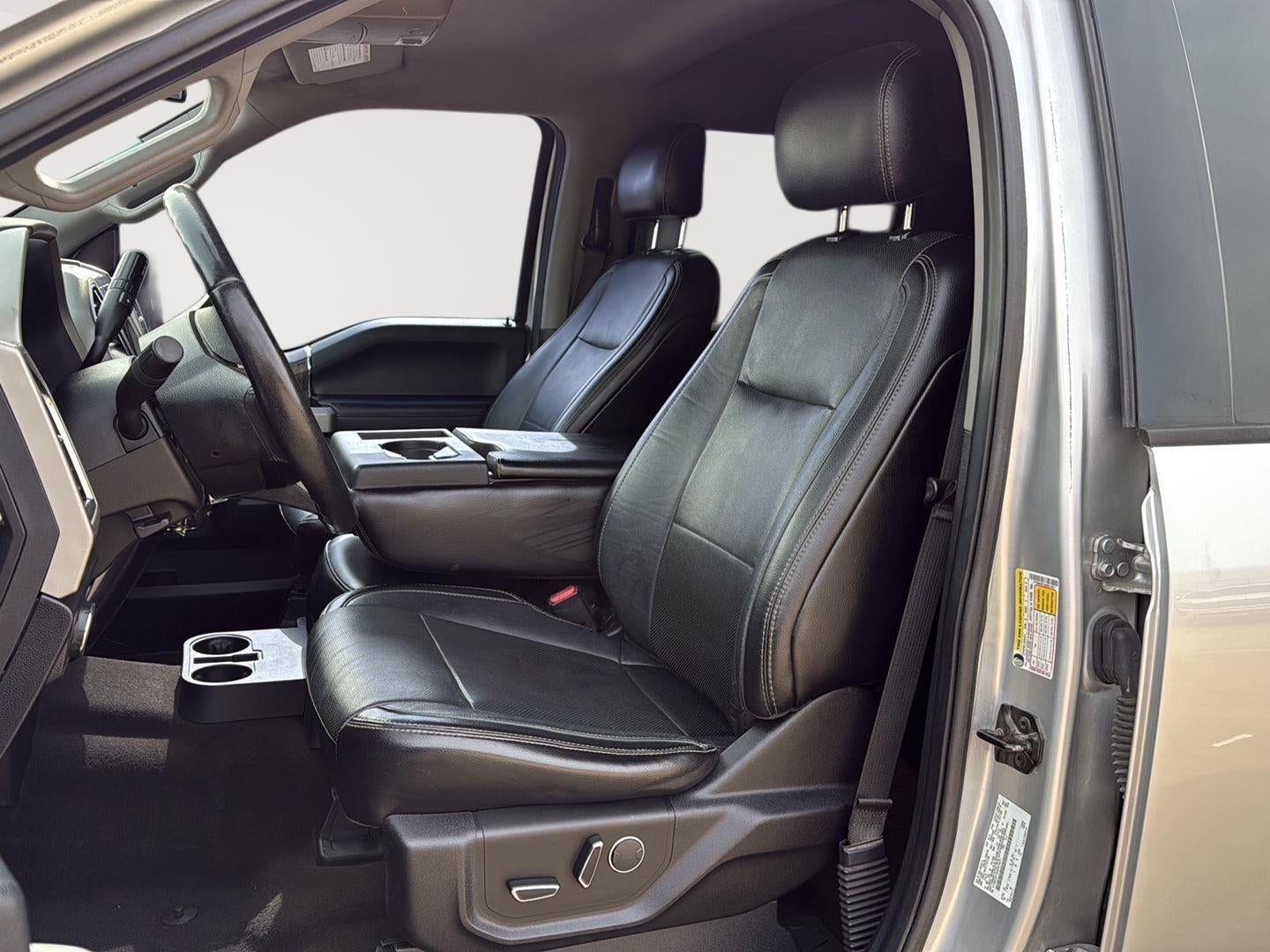 2017 Ford Super Duty F-350 (DRW) Lariat