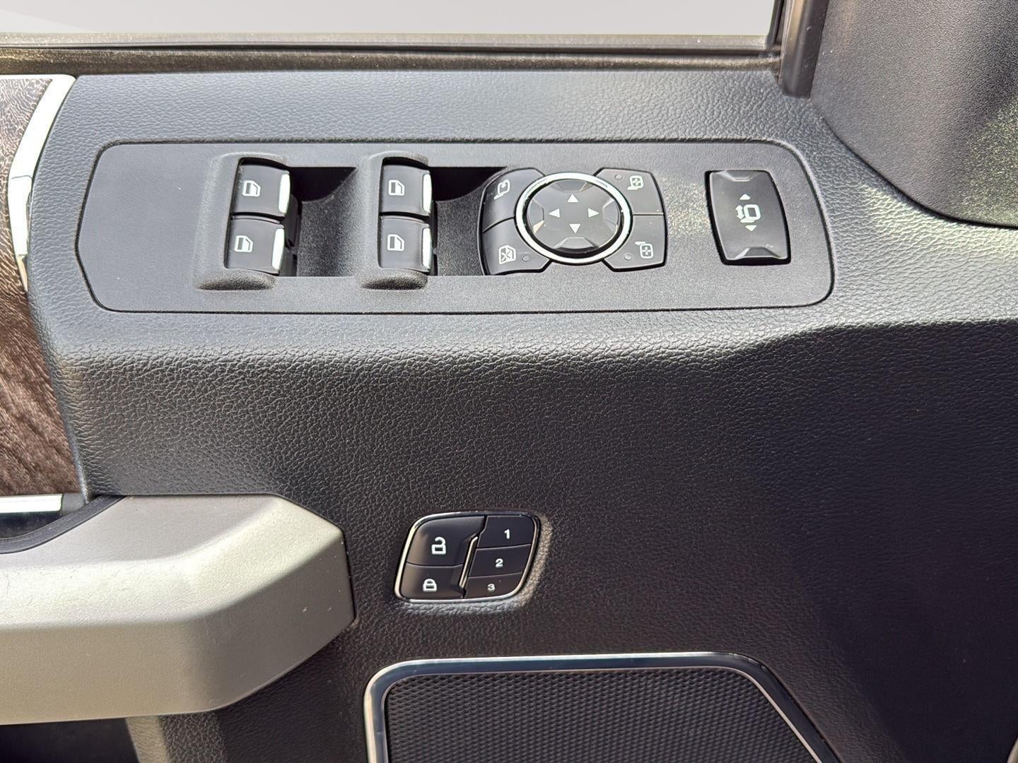 2017 Ford Super Duty F-350 (DRW) Lariat