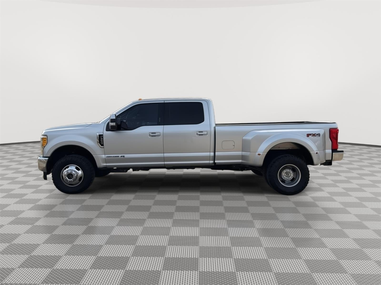 2017 Ford Super Duty F-350 (DRW) Lariat