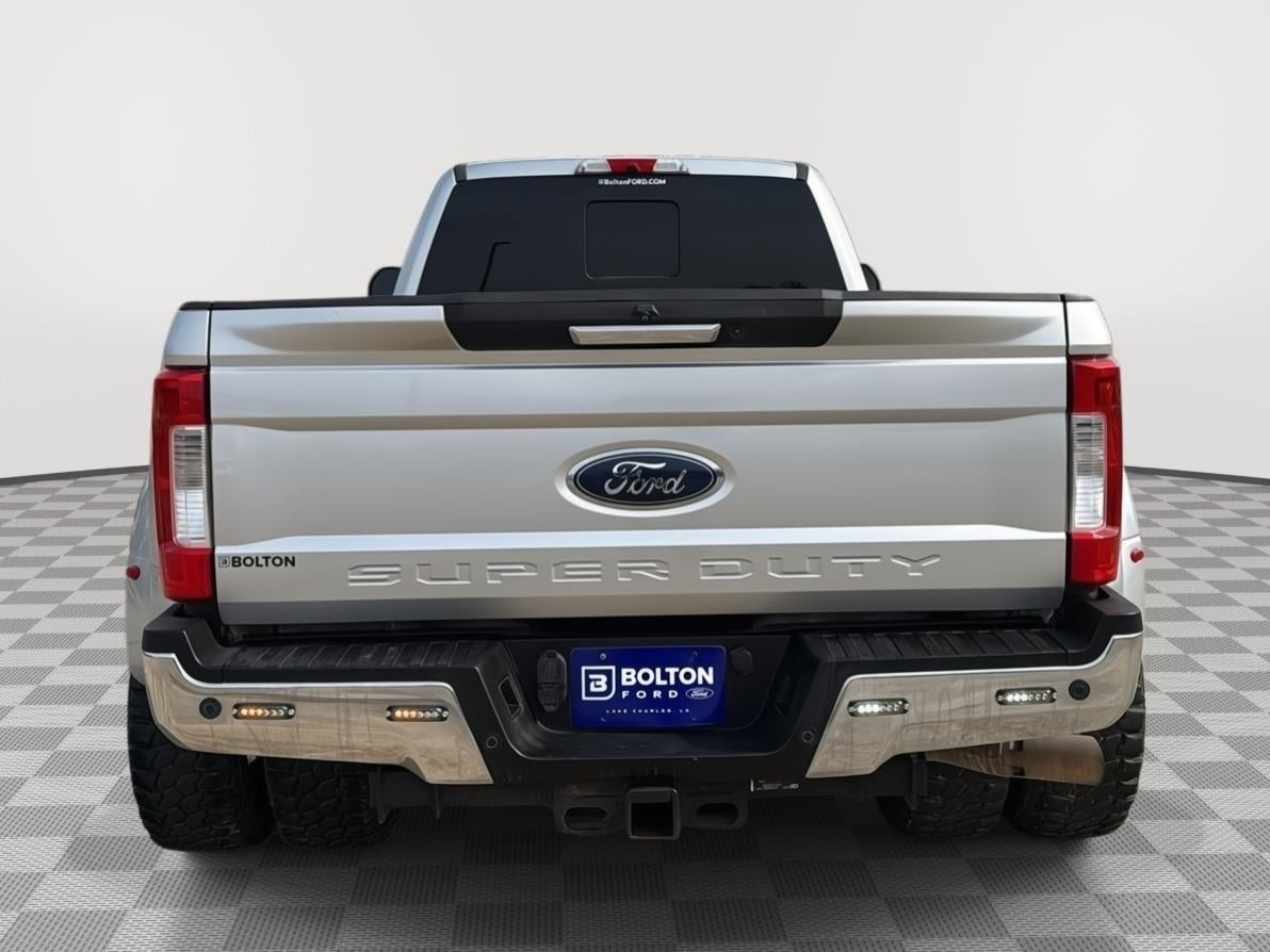 2017 Ford Super Duty F-350 (DRW) Lariat