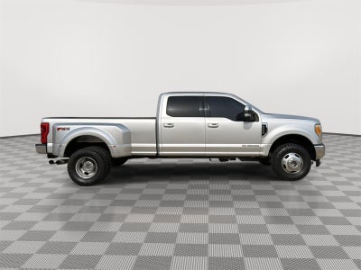 2017 Ford Super Duty F-350 (DRW) Lariat