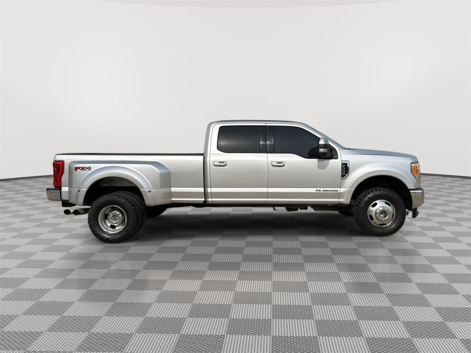 2017 Ford Super Duty F-350 (DRW) Lariat