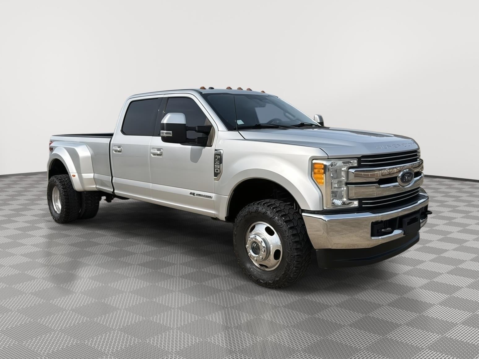 2017 Ford Super Duty F-350 (DRW) Lariat