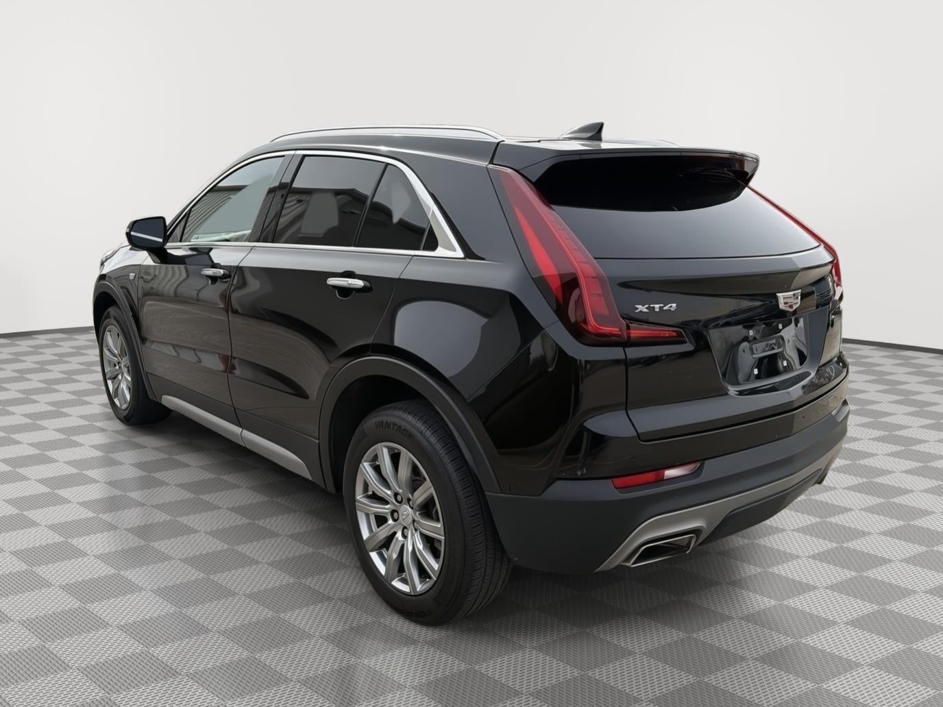2023 Cadillac XT4 FWD Premium Luxury
