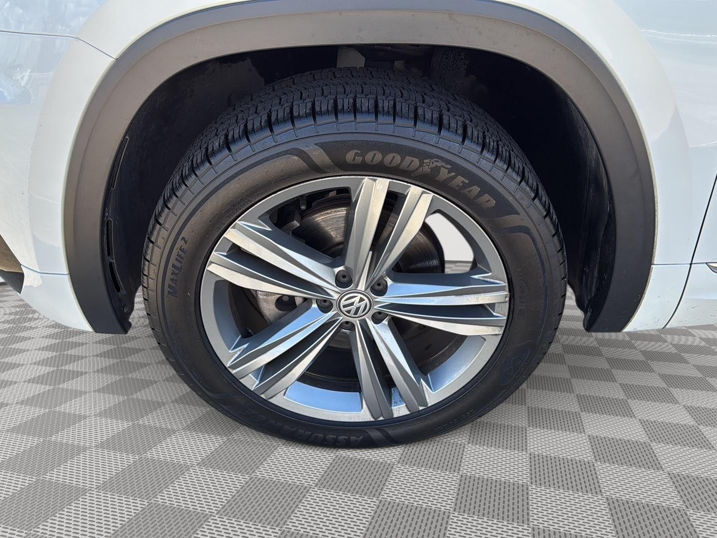 2019 Volkswagen Atlas 3.6L V6 SE w/Technology R-Line