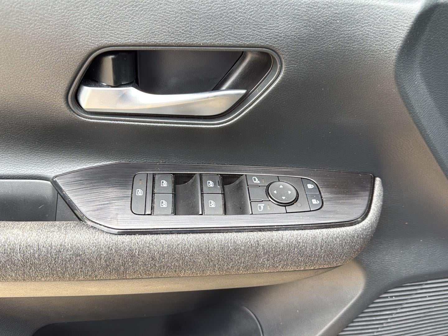 2025 Nissan KICKS Base