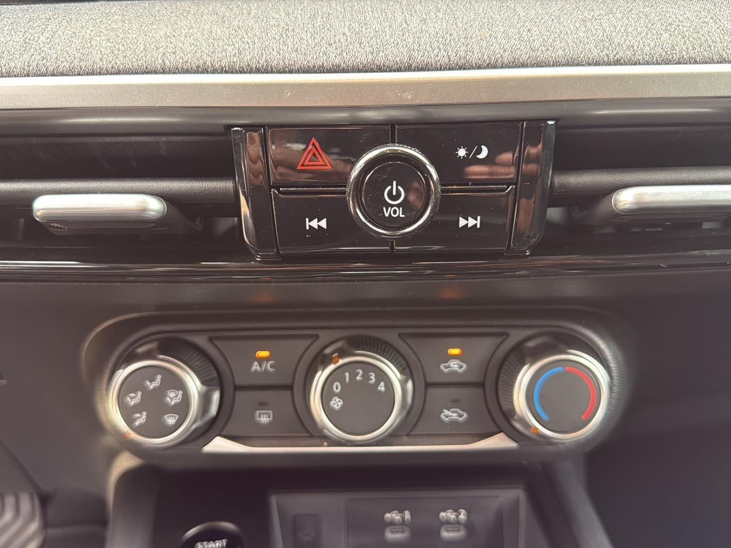 2025 Nissan KICKS Base