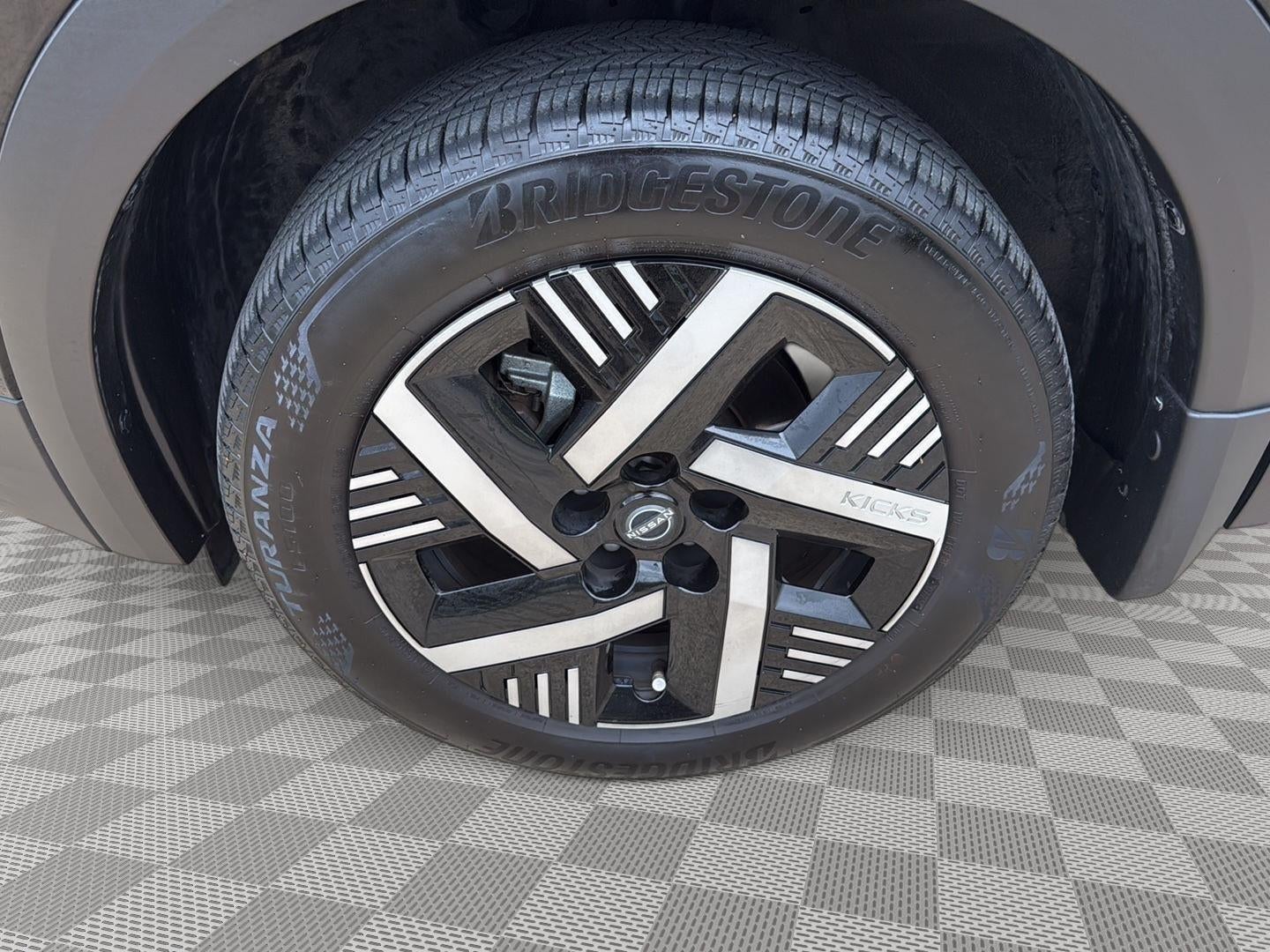 2025 Nissan KICKS Base