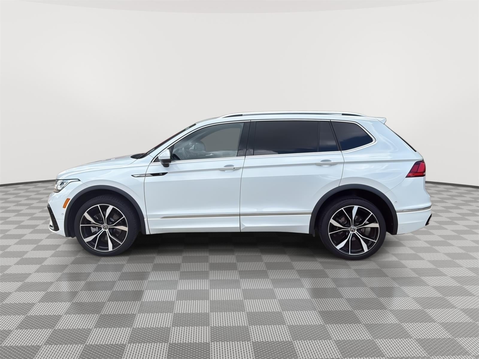 2024 Volkswagen Tiguan SEL R-Line