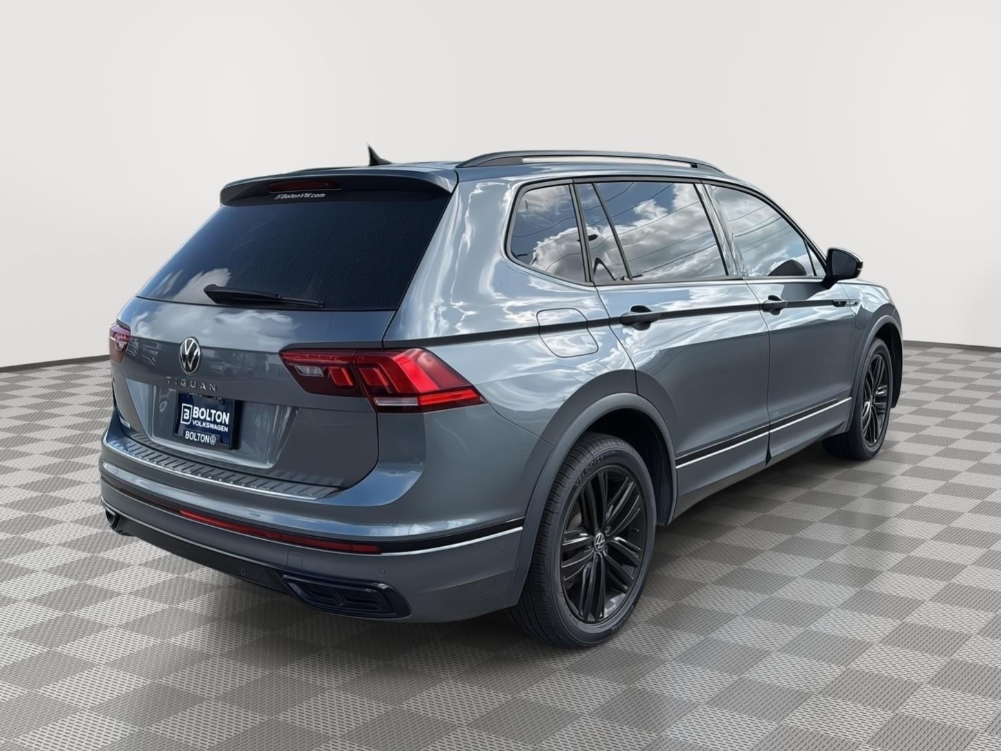 2022 Volkswagen Tiguan SE R-Line Black