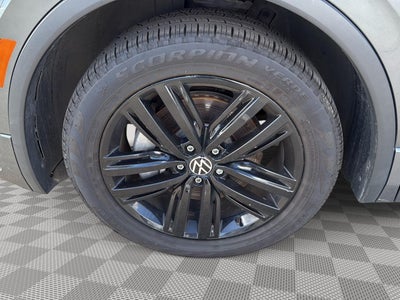 2022 Volkswagen Tiguan SE R-Line Black