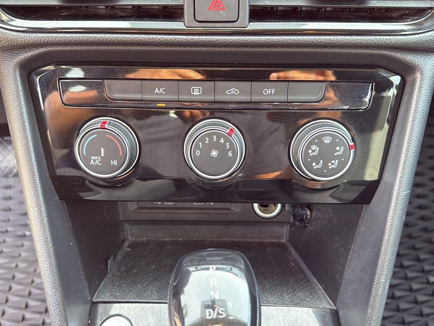 2023 Volkswagen TAOS Base