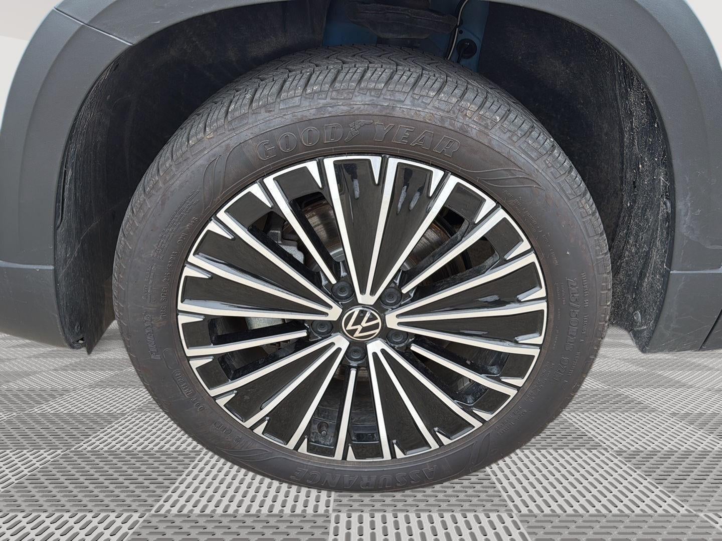 2025 Volkswagen Taos SE