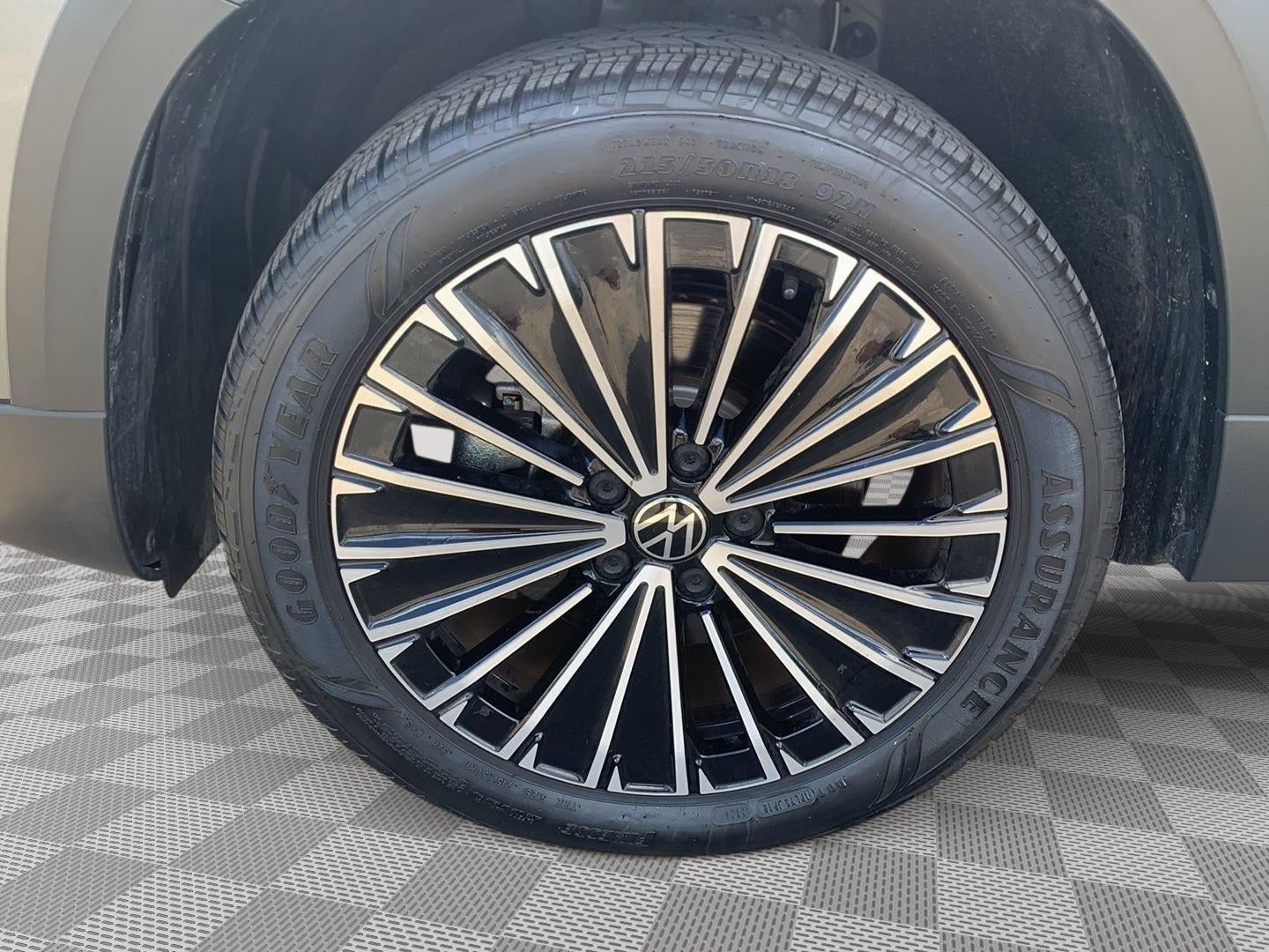 2025 Volkswagen Taos SE