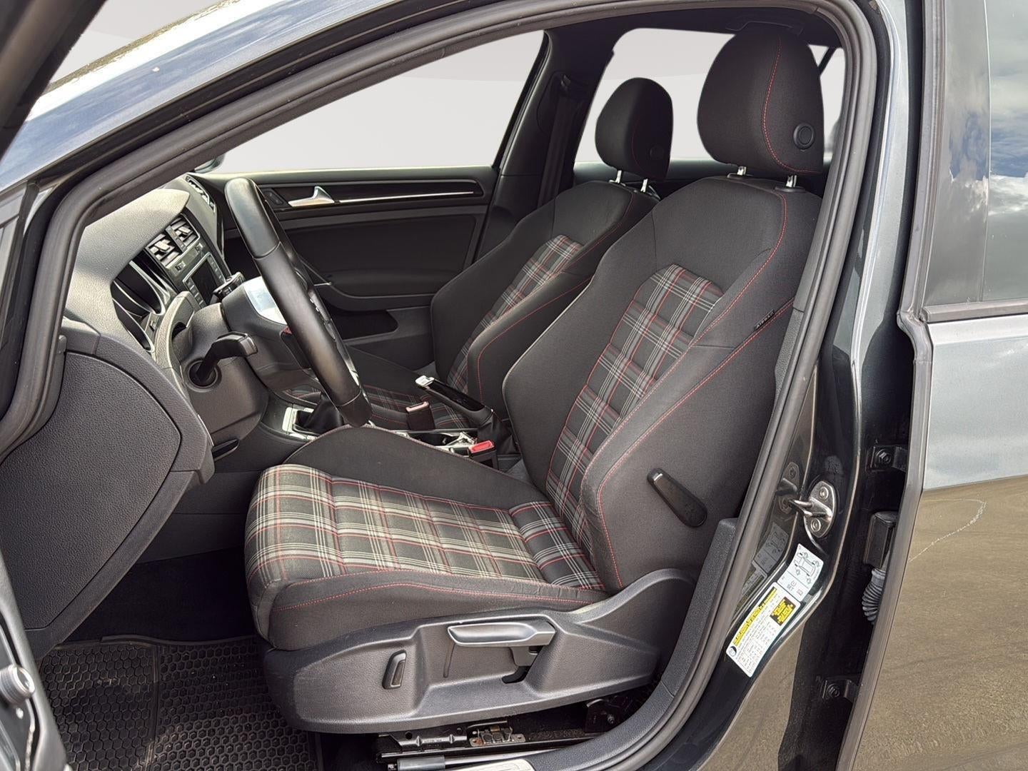 2017 Volkswagen Golf GTI Sport