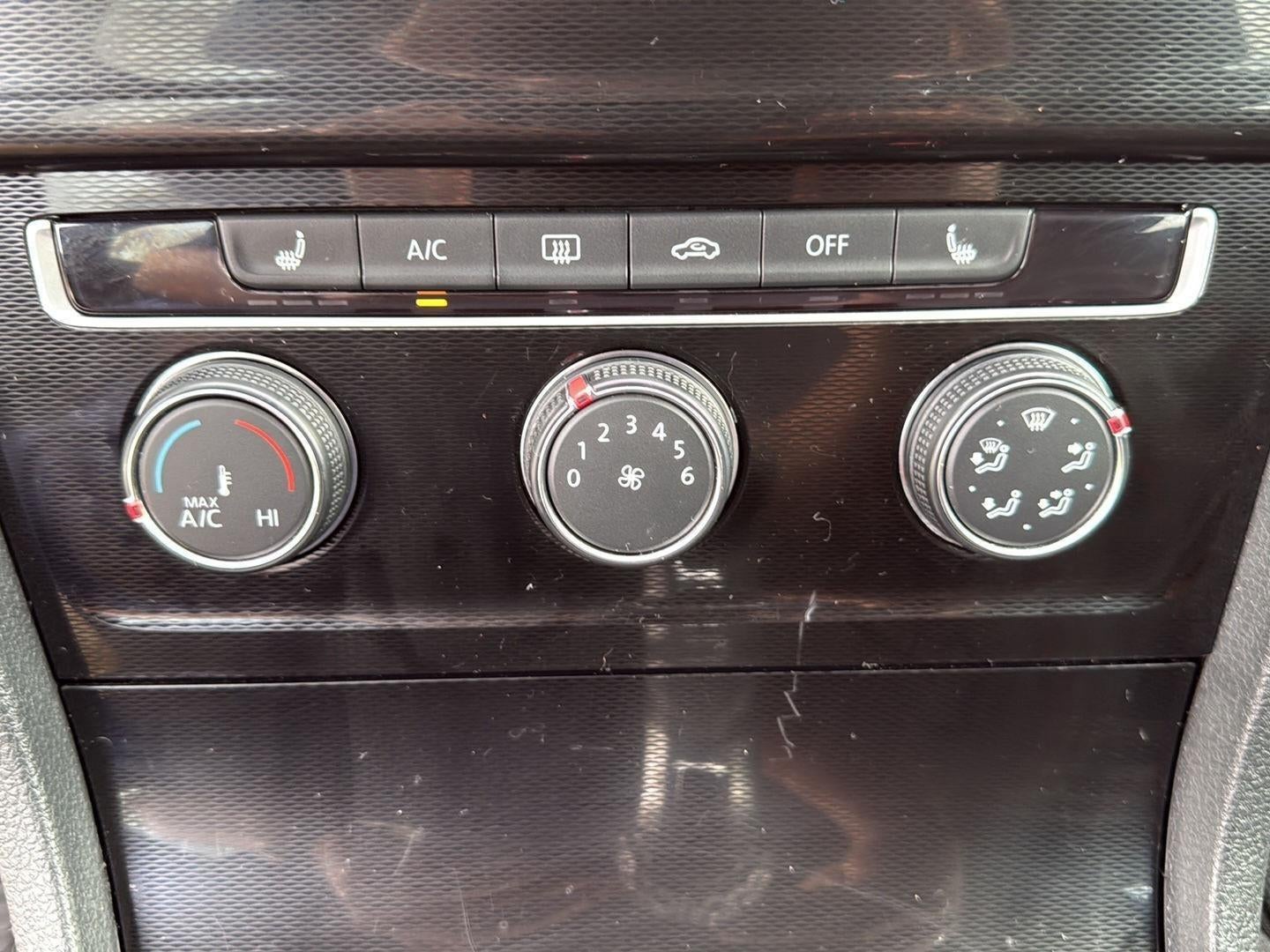 2017 Volkswagen Golf GTI Sport