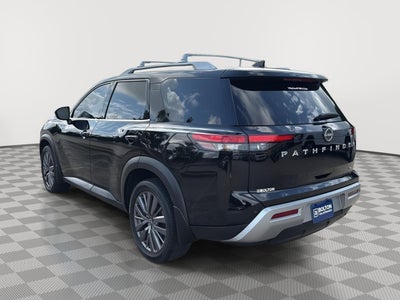 2022 Nissan Pathfinder SL