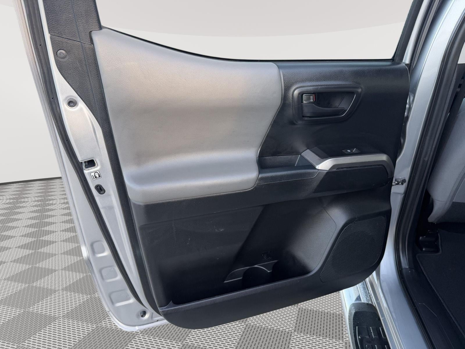 2017 Toyota Tacoma SR5