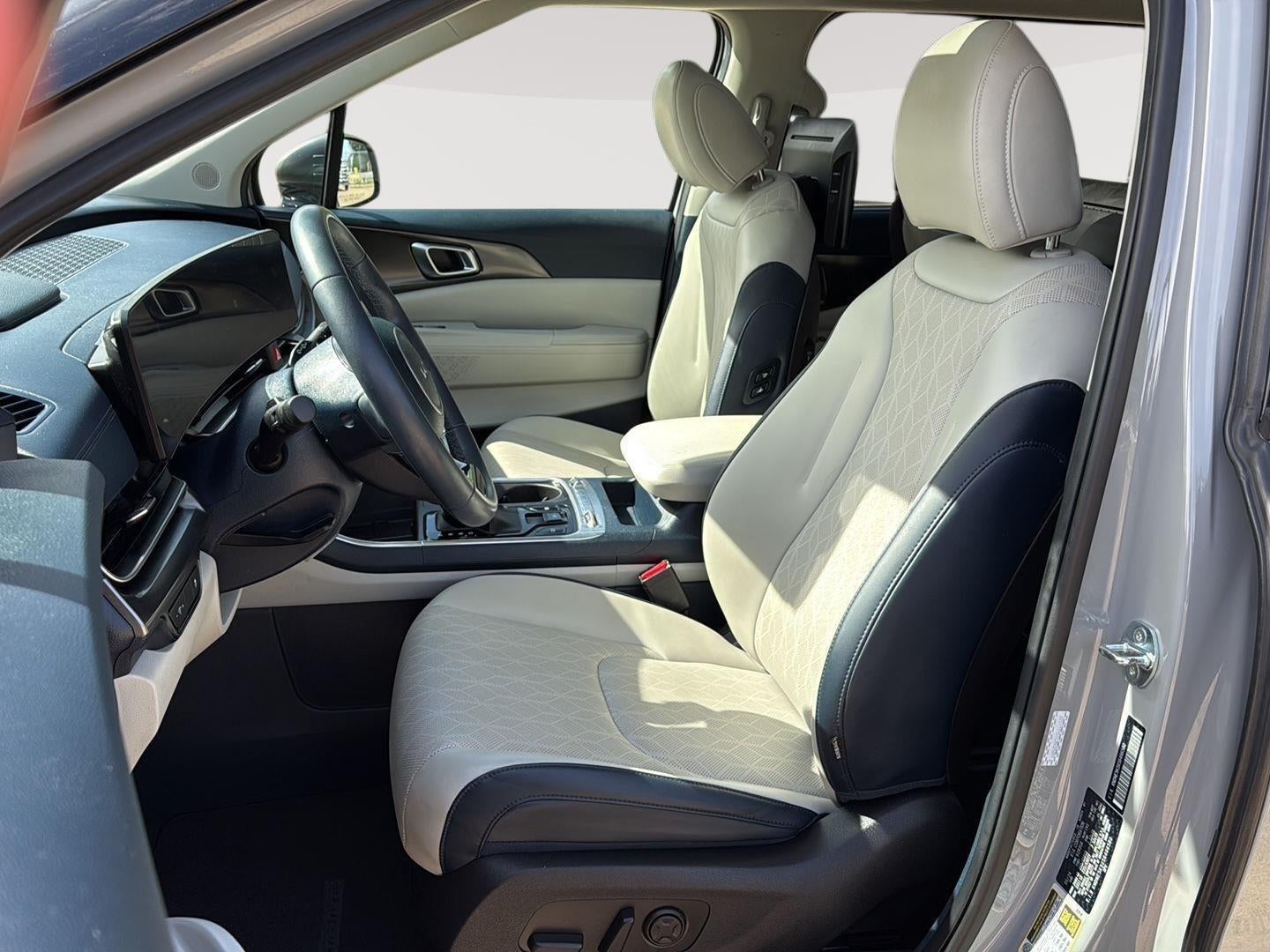 2025 Kia Carnival SX