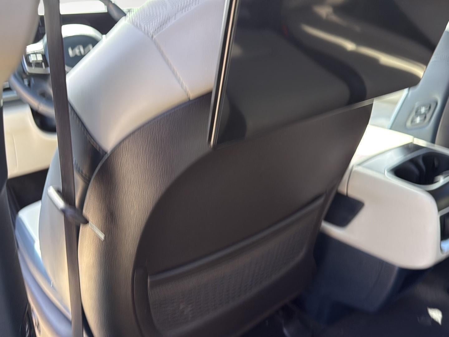 2025 Kia Carnival SX